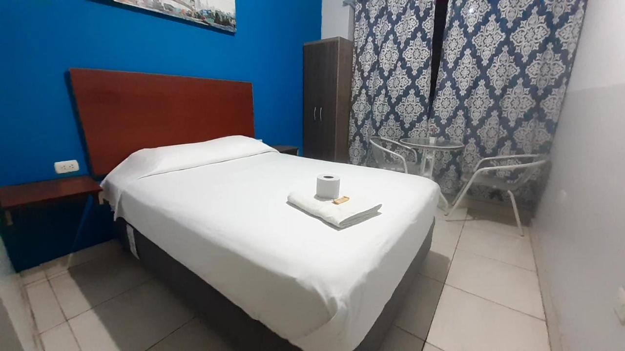 Aypa Hostal Трухільйо Екстер'єр фото