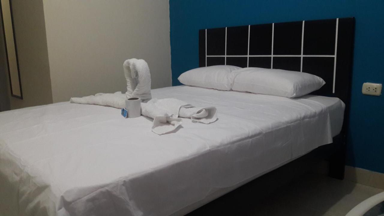Aypa Hostal Трухільйо Екстер'єр фото